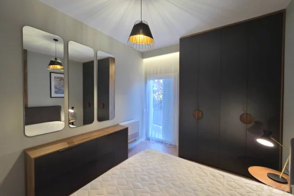 Shtepi me qera Apartament ne Tirane, 2+1, Mobilimi E mobiluar, Pagesa 1,200  Euro.