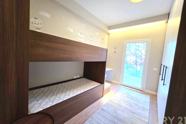 Shtepi me qera Apartament ne Tirane, 2+1, Mobilimi E mobiluar, Pagesa 1,200  Euro.