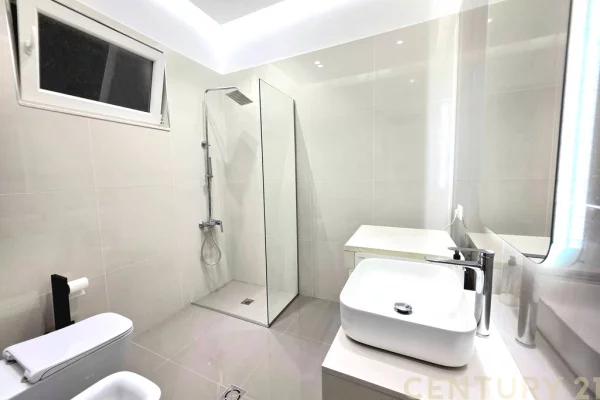Shtepi me qera Apartament ne Tirane, 2+1, Mobilimi E mobiluar, Pagesa 1,200  Euro.