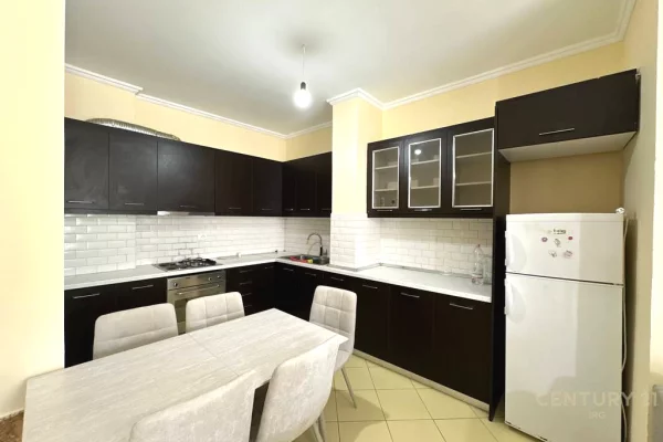 Shtepi me qera Apartament ne Tirane, 1+1, Mobilimi E mobiluar, Pagesa 380  Euro.