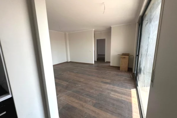 Shtepi me qera Apartament ne Tirane, 2+1, Mobilimi Bosh, pa mobiluar, Pagesa 700  Euro.