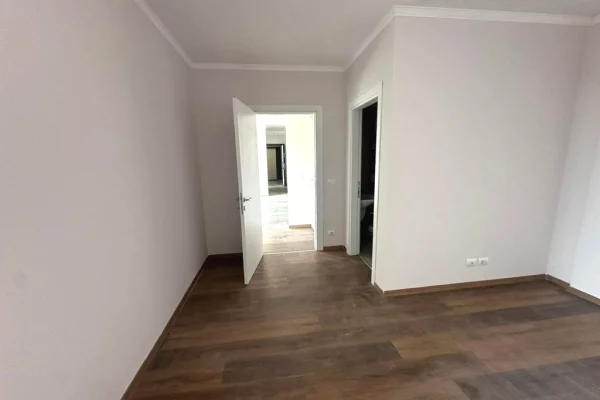 Shtepi me qera Apartament ne Tirane, 2+1, Mobilimi Bosh, pa mobiluar, Pagesa 700  Euro.