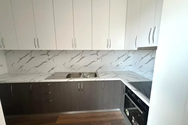Shtepi me qera Apartament ne Tirane, 2+1, Mobilimi Bosh, pa mobiluar, Pagesa 700  Euro.