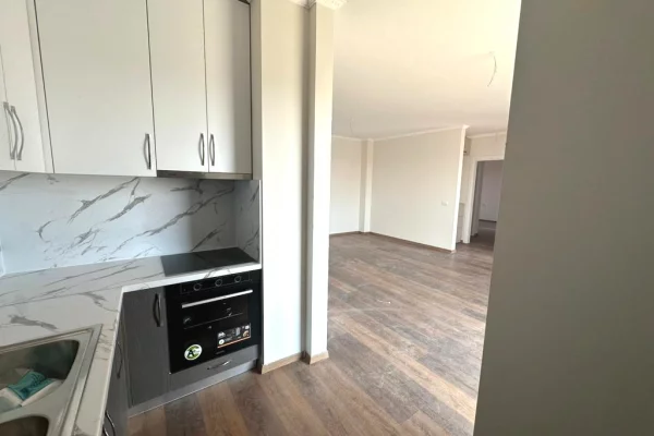 Shtepi me qera Apartament ne Tirane, 2+1, Mobilimi Bosh, pa mobiluar, Pagesa 700  Euro.