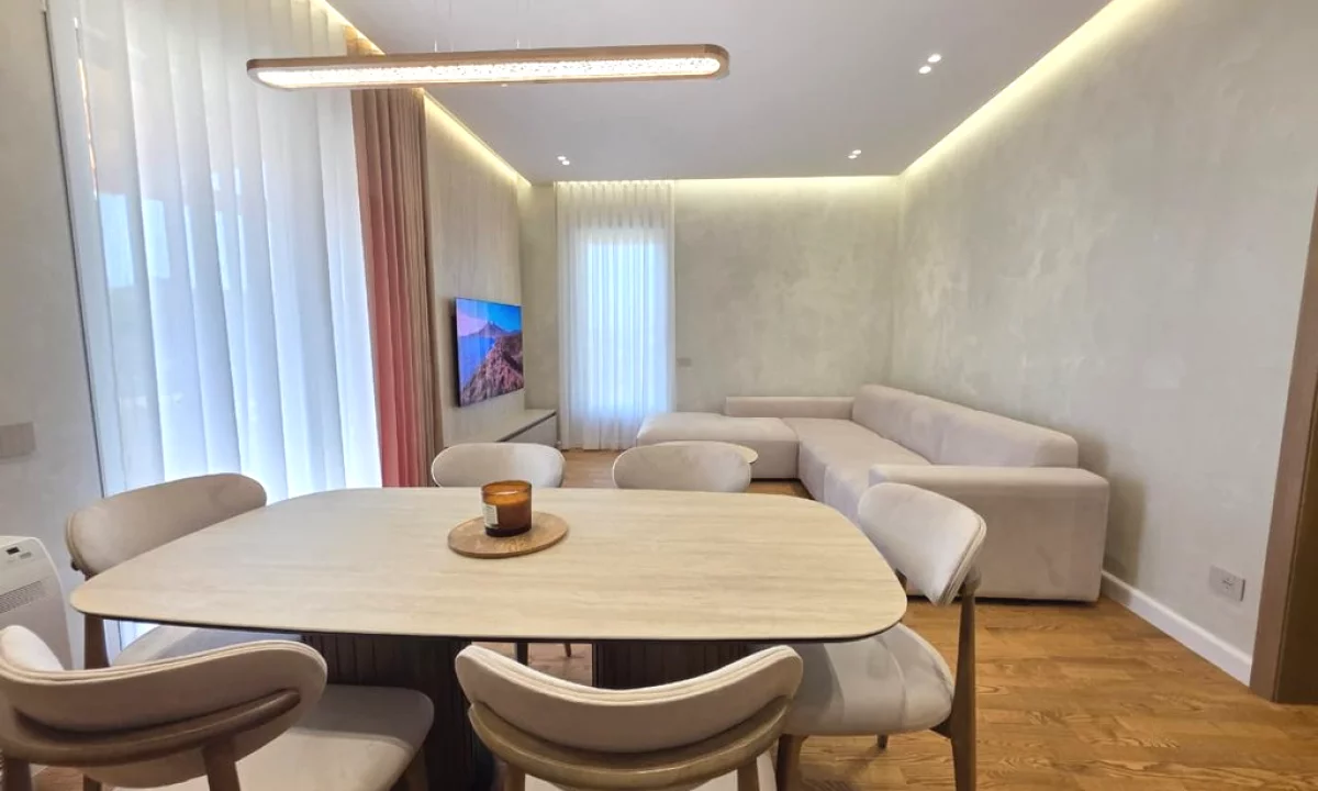 Shtepi me qera Apartament ne Tirane, 3+1, Mobilimi E mobiluar, Pagesa 2,500  Euro.