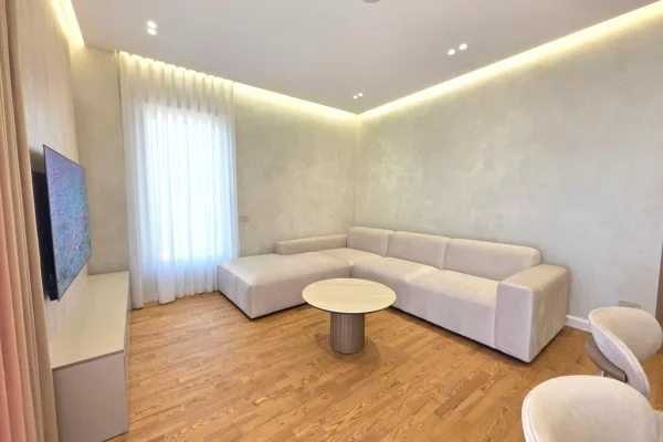 Shtepi me qera Apartament ne Tirane, 3+1, Mobilimi E mobiluar, Pagesa 2,500  Euro.