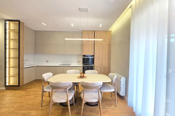 Shtepi me qera Apartament ne Tirane, 3+1, Mobilimi E mobiluar, Pagesa 2,500  Euro.