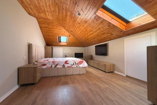 Shtepi me qera Apartament ne Tirane, 3+1, Mobilimi E mobiluar, Pagesa 2,500  Euro.