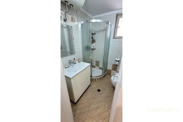 Shtepi me qera Apartament ne Tirane, 2+1, Mobilimi E mobiluar, Pagesa 700  Euro.