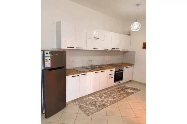 Shtepi me qera Apartament ne Tirane, 2+1, Mobilimi E mobiluar, Pagesa 600  Euro.