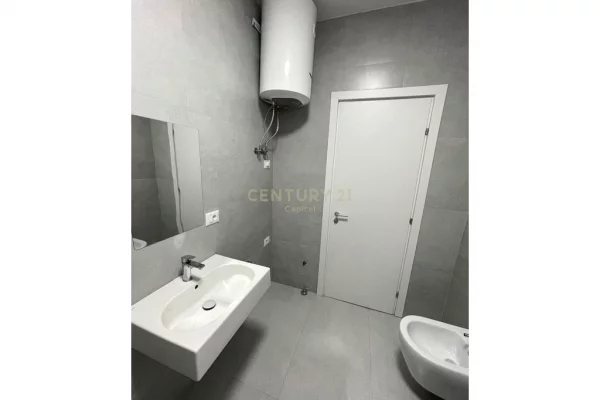 Shtepi me qera Apartament ne Tirane, 1+1, Mobilimi Bosh, pa mobiluar, Pagesa 550  Euro.