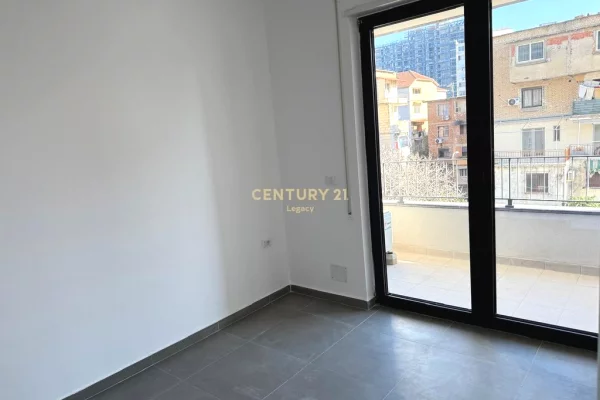 Shtepi me qera Apartament ne Tirane, 1+1, Mobilimi Bosh, pa mobiluar, Pagesa 450  Euro.