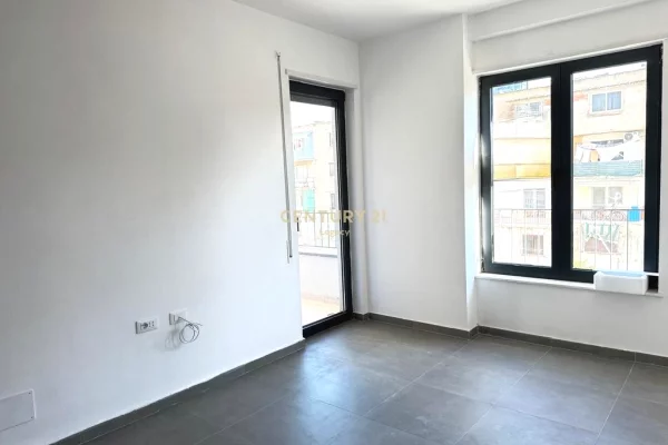 Shtepi me qera Apartament ne Tirane, 1+1, Mobilimi Bosh, pa mobiluar, Pagesa 450  Euro.