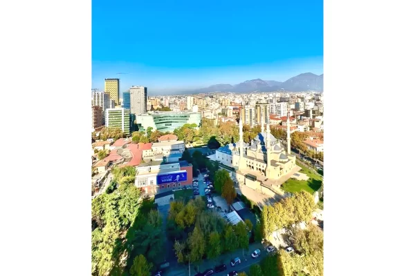 Shtepi me qera Apartament ne Tirane, 2+1, Mobilimi E mobiluar, Pagesa 3,999  Euro.