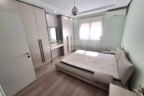 Shtepi me qera Apartament ne Tirane, 3+1, Mobilimi E mobiluar, Pagesa 1,500  Euro.