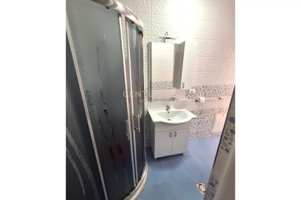 Shtepi me qera Apartament ne Tirane, 3+1, Mobilimi E mobiluar, Pagesa 1,500  Euro.