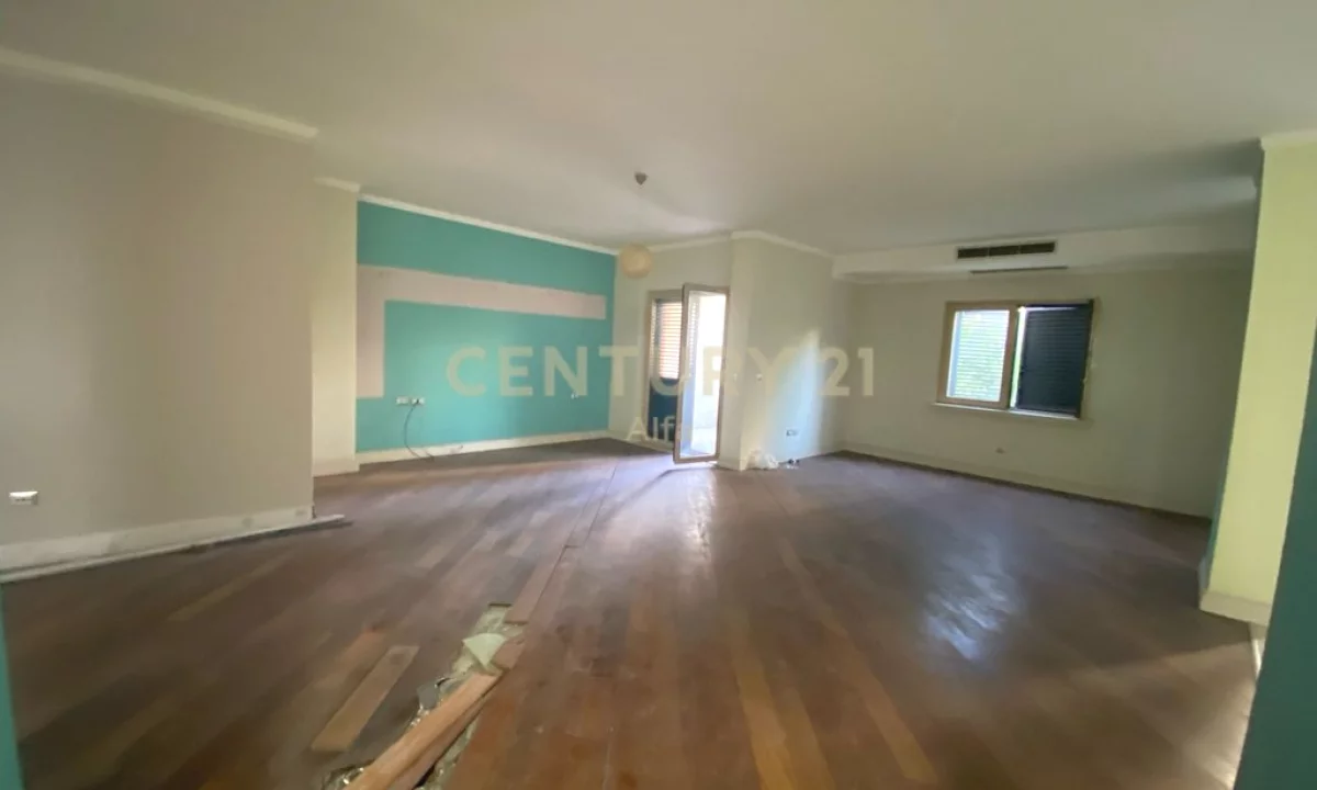 Jepet me Qira Ambient Zyre 104 m2 tek 9-Kateshet – Ideal per Klinika & Zyra !!