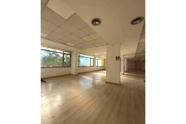 Ambient për Zyra me Qira – 300 m²