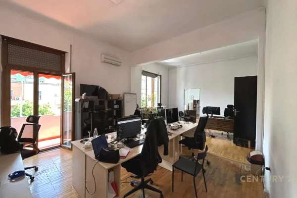 AMBIENT ZYRE PER QIRA NE BLLOK