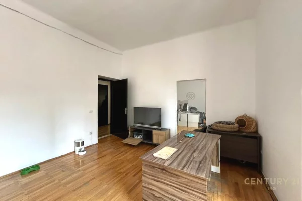 AMBIENT ZYRE PER QIRA NE BLLOK