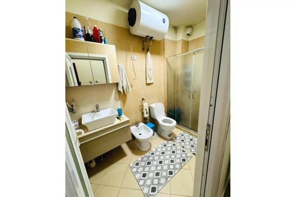 Shtepi me qera Apartament ne Tirane, 1+1, Mobilimi E mobiluar, Pagesa 650  Euro.