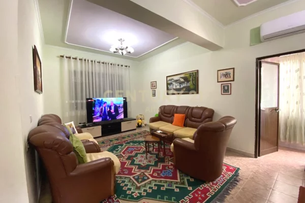 Shtepi ne shitje Vila Luksoze ne Tirane, 4+1, Mobilimi E mobiluar, Pagesa 469,000  Euro.
