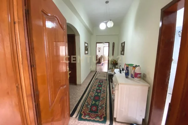 Shtepi ne shitje Vila Luksoze ne Tirane, 4+1, Mobilimi E mobiluar, Pagesa 469,000  Euro.