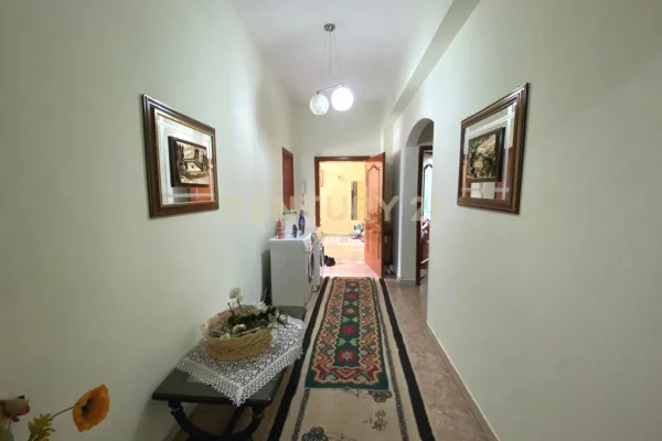 Shtepi ne shitje Vila Luksoze ne Tirane, 4+1, Mobilimi E mobiluar, Pagesa 469,000  Euro.