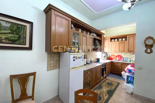 Shtepi ne shitje Vila Luksoze ne Tirane, 4+1, Mobilimi E mobiluar, Pagesa 469,000  Euro.