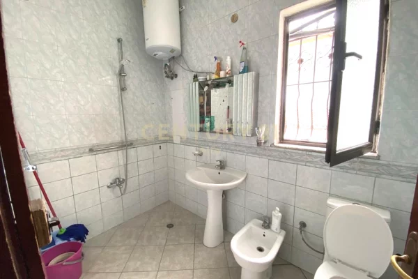 Shtepi ne shitje Vila Luksoze ne Tirane, 4+1, Mobilimi E mobiluar, Pagesa 469,000  Euro.