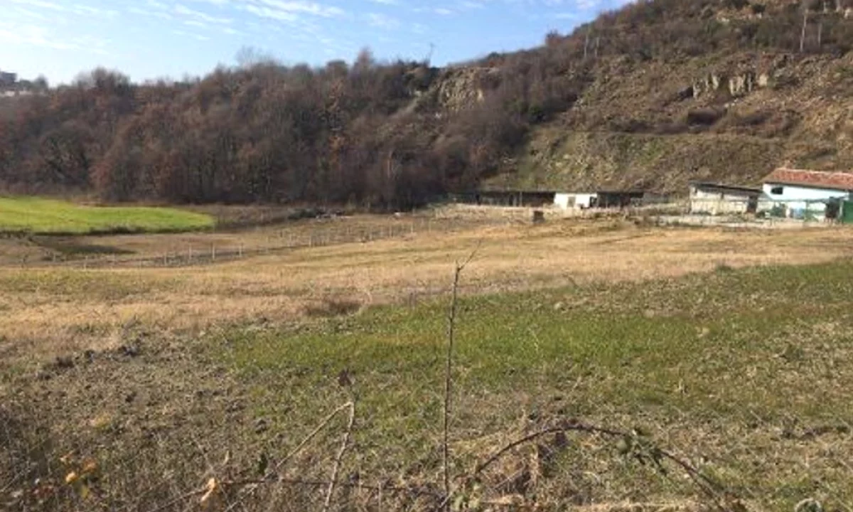 Toke per shitje ne Daias, prane Nano Resort!