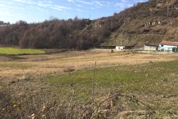 Toke per shitje ne Daias, prane Nano Resort!