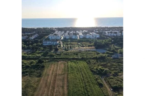 Truall ose Toke ne Durres - 820,000 Euro