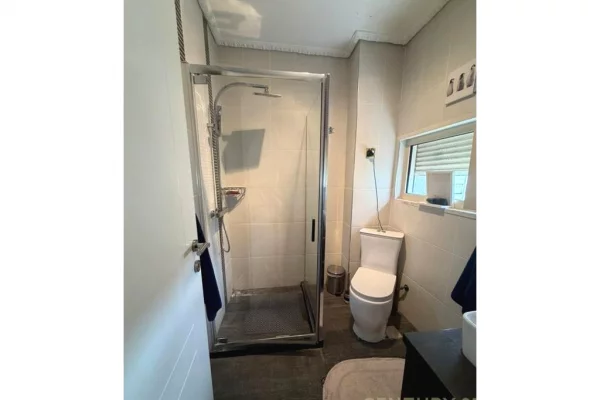 Shtepi me qera Duplex(shtepi me 2 kate) ne Tirane, 2+1, Mobilimi E mobiluar, Pagesa 1,100  Euro.