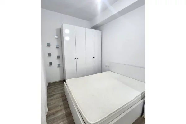 Shtepi ne shitje Apartament ne Tirane, 1+1, Mobilimi E mobiluar, Pagesa 84,000  Euro.