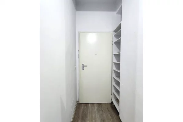Shtepi ne shitje Apartament ne Tirane, 1+1, Mobilimi E mobiluar, Pagesa 84,000  Euro.