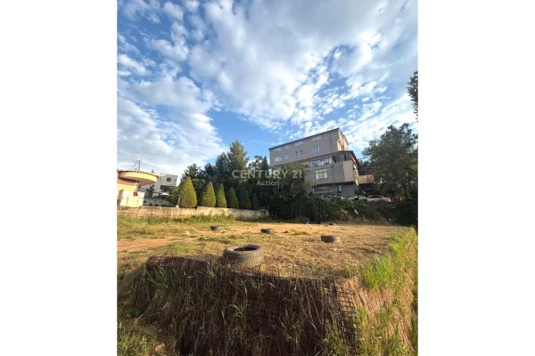 Truall ose Toke ne Tirane - 78,000 Euro