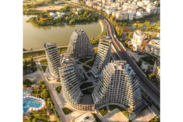 Ambient biznesi me qera 3+1 ne Tirane - 2,000 Euro