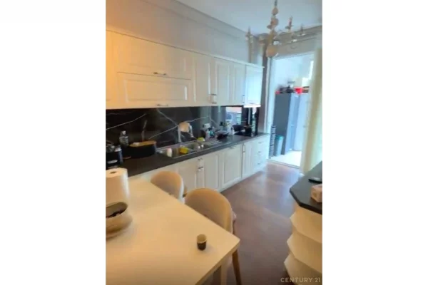 Shtepi ne shitje Apartament ne Tirane, 2+1, Mobilimi E mobiluar, Pagesa 195,000  Euro.