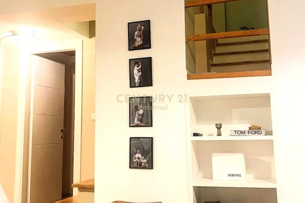 Shtepi me qera Penthose(kati i fundit panoramik) ne Tirane, 2+1, Mobilimi E mobiluar, Pagesa 120,000  Leke.