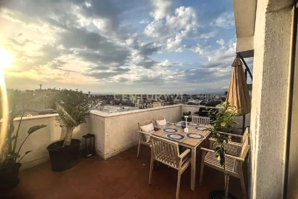 Shtepi me qera Penthose(kati i fundit panoramik) ne Tirane, 2+1, Mobilimi E mobiluar, Pagesa 120,000  Leke.