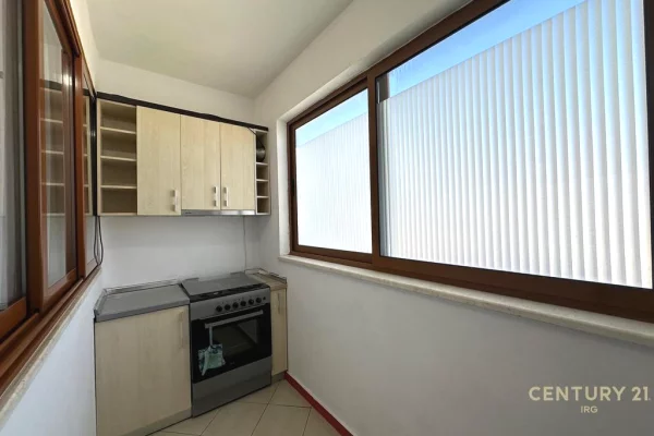 Shtepi ne shitje Apartament ne Tirane, 1+1, Mobilimi E mobiluar, Pagesa 130,000  Euro.