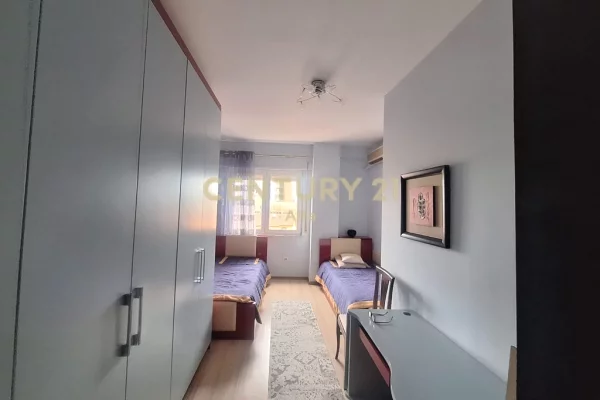 Shtepi ne shitje Apartament ne Tirane, 2+1, Mobilimi E mobiluar, Pagesa 350,000  Euro.