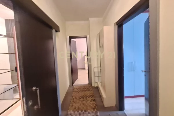 Shtepi ne shitje Apartament ne Tirane, 2+1, Mobilimi E mobiluar, Pagesa 350,000  Euro.