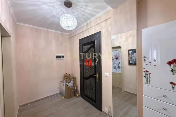 Shtepi ne shitje Apartament ne Tirane, 1+1, Mobilimi E mobiluar, Pagesa 248,000  Euro.
