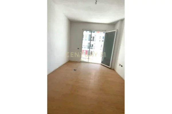 Shtepi ne shitje Apartament ne Tirane, 1+1, Mobilimi Bosh, pa mobiluar, Pagesa 80,000  Euro.