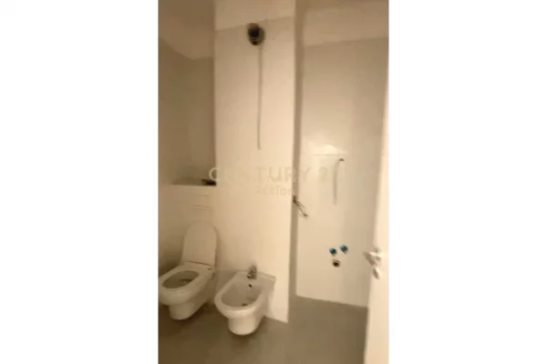 Shtepi ne shitje Apartament ne Tirane, 1+1, Mobilimi Bosh, pa mobiluar, Pagesa 80,000  Euro.