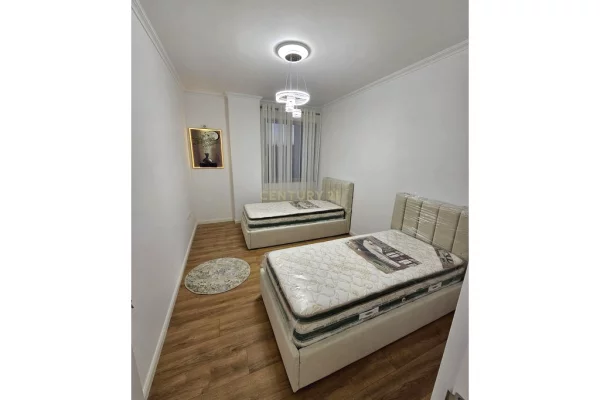 Shtepi ne shitje Apartament ne Tirane, 2+1, Mobilimi E mobiluar, Pagesa 158,000  Euro.