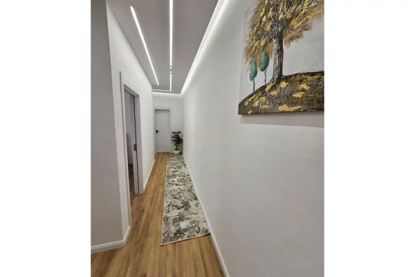 Shtepi ne shitje Apartament ne Tirane, 2+1, Mobilimi E mobiluar, Pagesa 158,000  Euro.