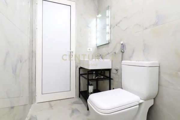 Shtepi ne shitje Apartament ne Vlore, 4+1, Mobilimi E mobiluar, Pagesa 295,000  Euro.